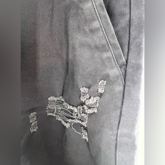 ASOS DESIGN SKINNY SHORTS DISTRESSED GRAY RAW HEM SIZE 34 - Picture 3 of 10